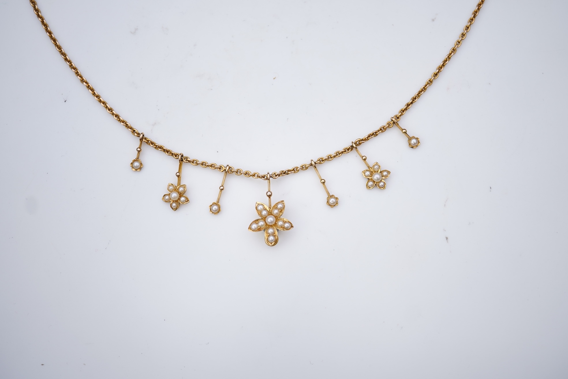 Goldsmiths and Silversmiths Company, an Edwardian pearl necklace, early 20th century
